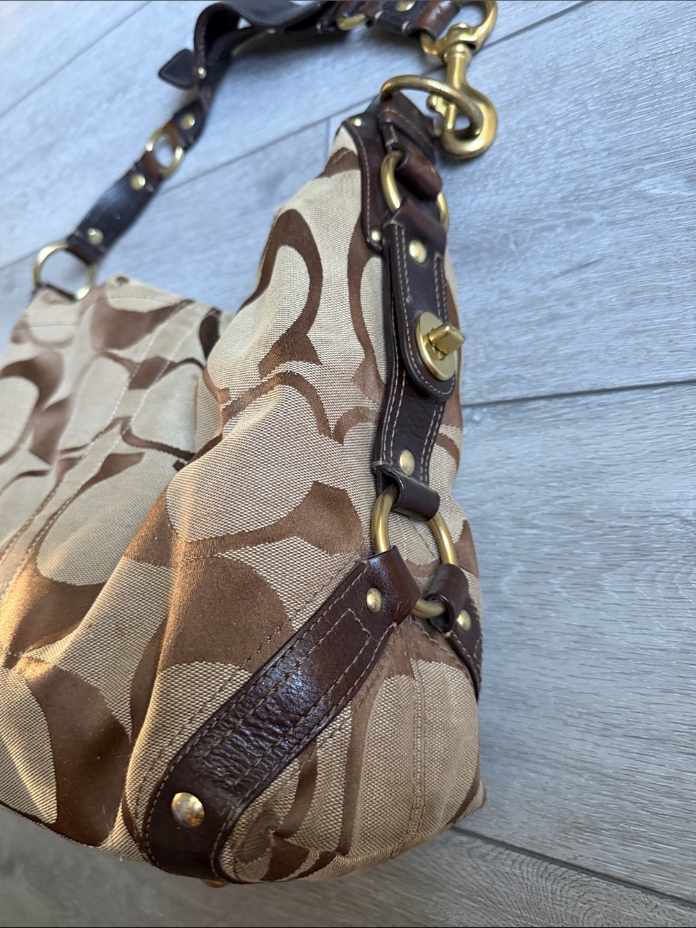 Coach Y2K vintage Beige and Brown Signature Canvas Hobo Bag - Picture 2 of 11